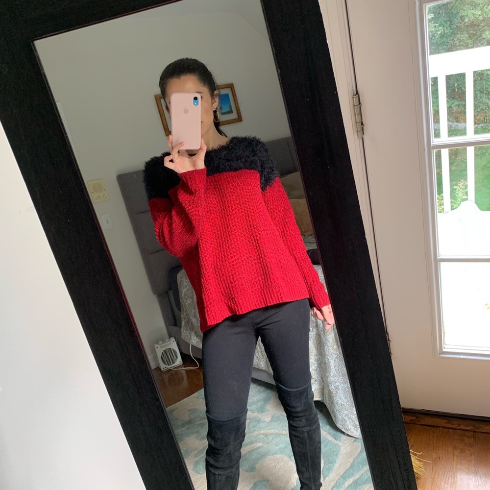 Vince Camuto Black and Red Sweater